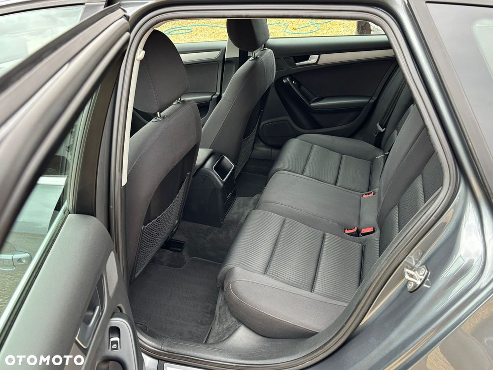 Audi A4 Avant 2.0 TDI DPF clean diesel multitronic S line Sportpaket - 26