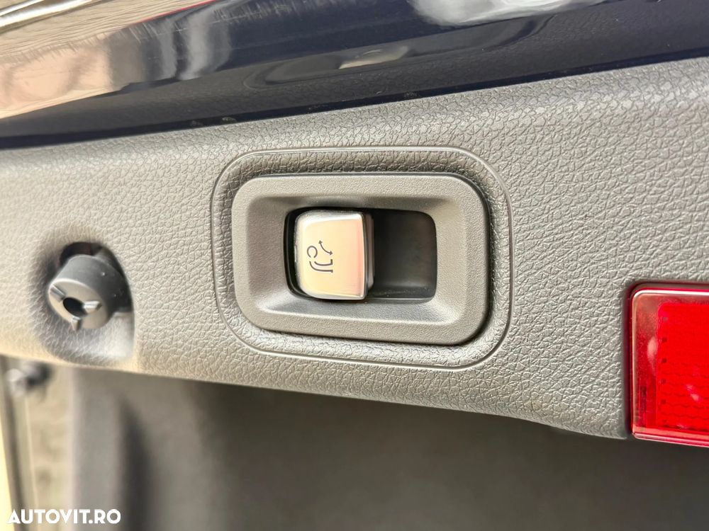 Mercedes-Benz E 300 4MATIC 9G-TRONIC Avantgarde - 26