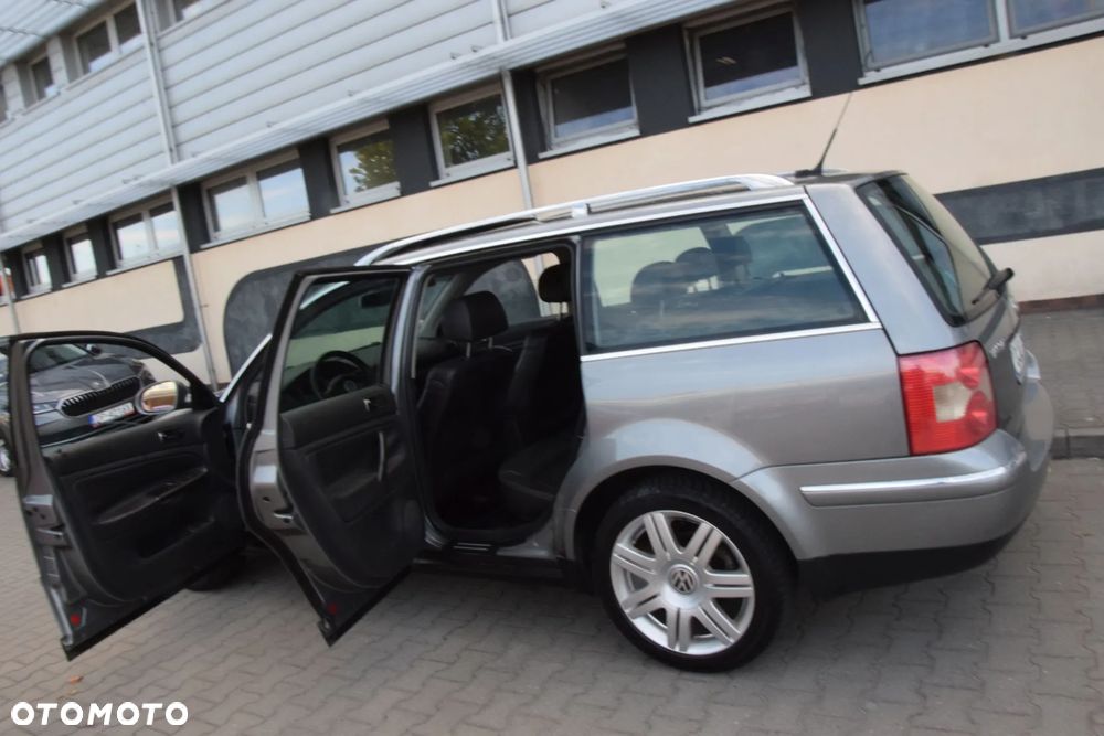 Volkswagen Passat 2.5 TDI V6 Highline - 12