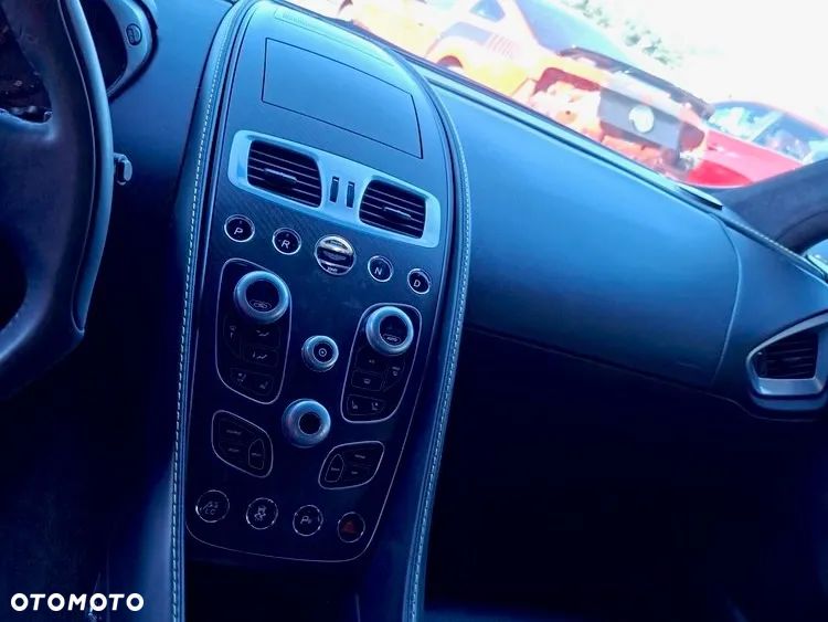 Aston Martin Vanquish Coupe - 25