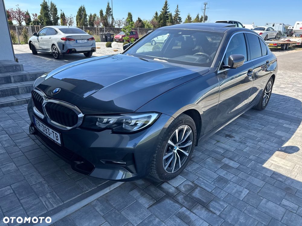 BMW Seria 3 318d mHEV - 29