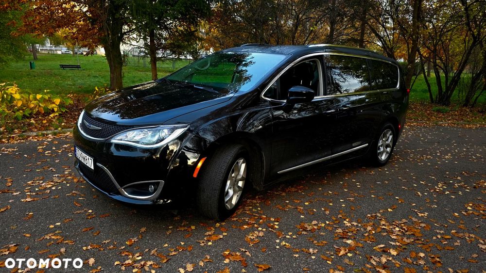 Chrysler Pacifica - 3