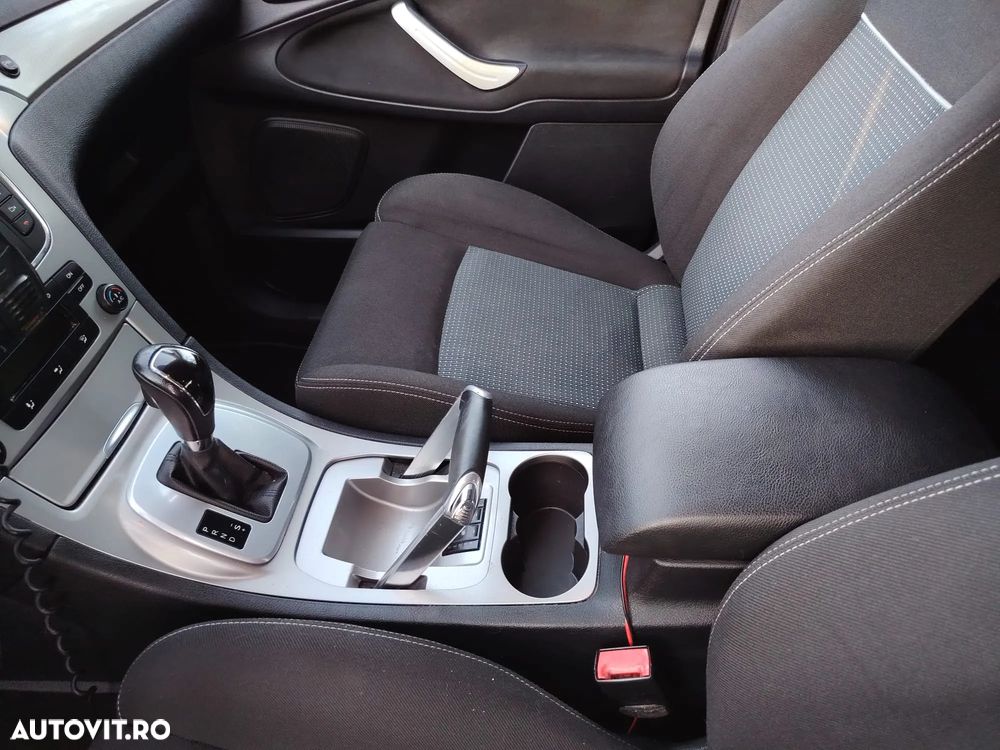 Ford S-Max - 13