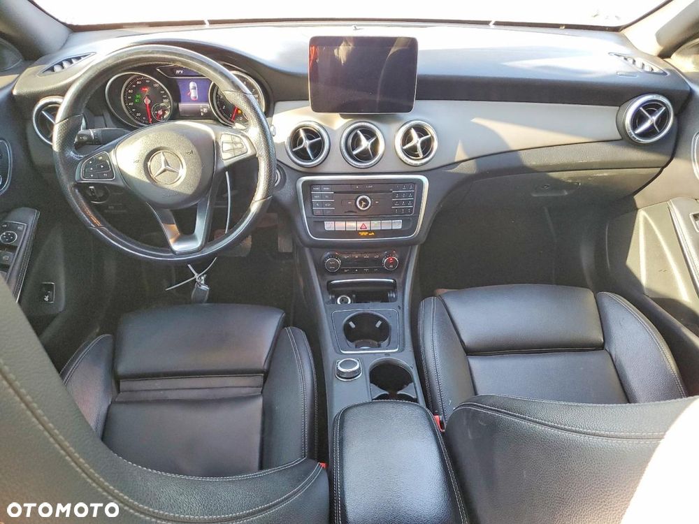 Mercedes-Benz CLA 250 4-Matic - 12