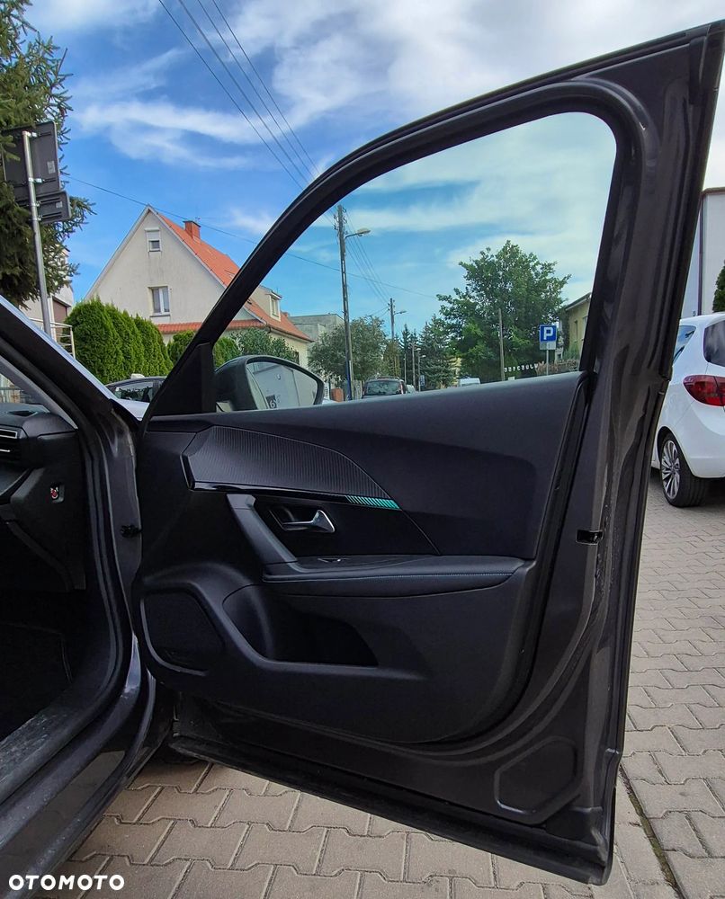 Peugeot 2008 PureTech 130 Allure S&S EAT8 - 11