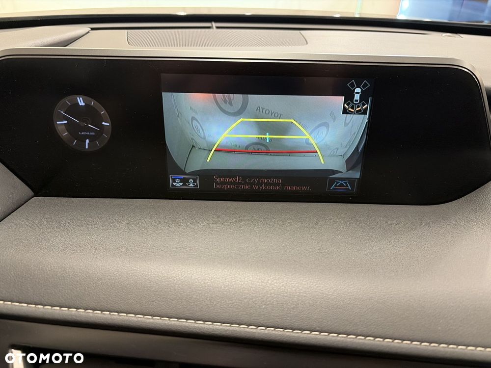 Lexus UX - 16
