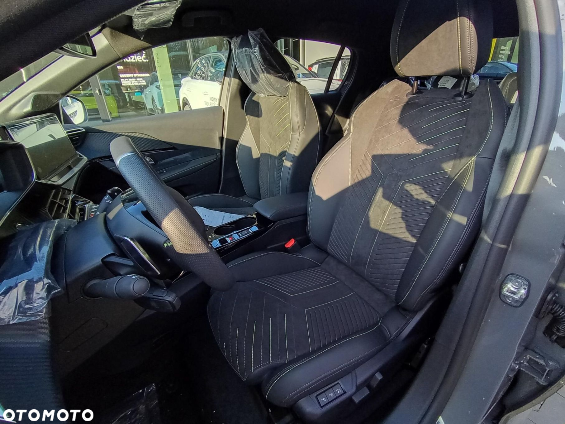 Peugeot 208 - 16