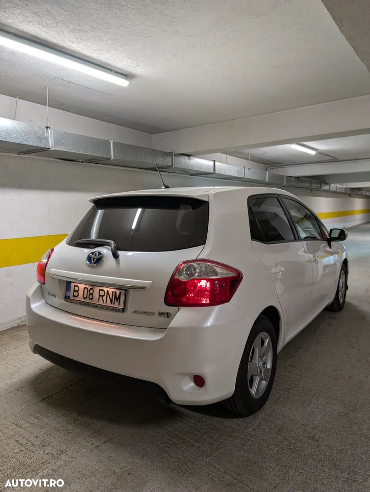 Toyota Auris 1.8 L VVT-i HSD Sol - 4