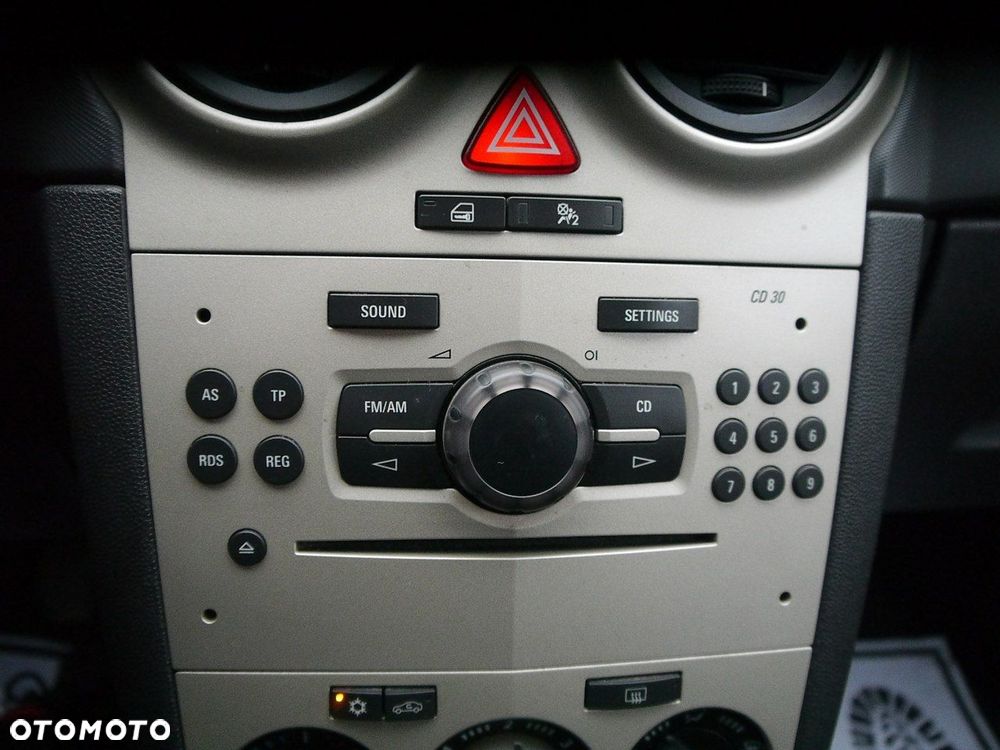 Opel Corsa 1.4 16V Cosmo - 26