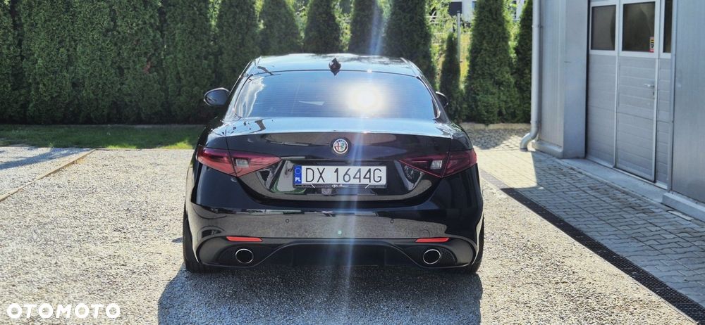 Alfa Romeo Giulia - 8