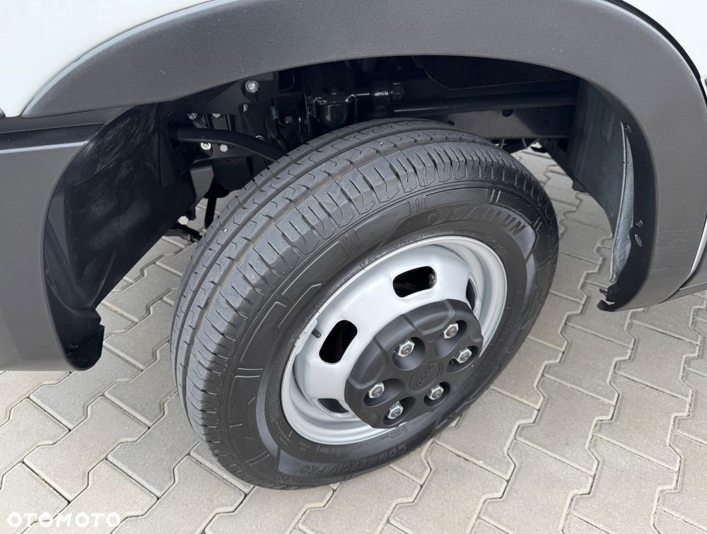Iveco Daily‼️35/50C18‼️3.0 HI-MATIC Chłodnia/Mroźnia zakres -29C/+20C Grzanie Carrier XARIOS 500 Grube Ściany/Podłoga Przegroda komorowa‼️ na bliźniaku Poduszki Pneumatyczne DMC3500kg Zewnętrzne źródło zasilania 400V - 22