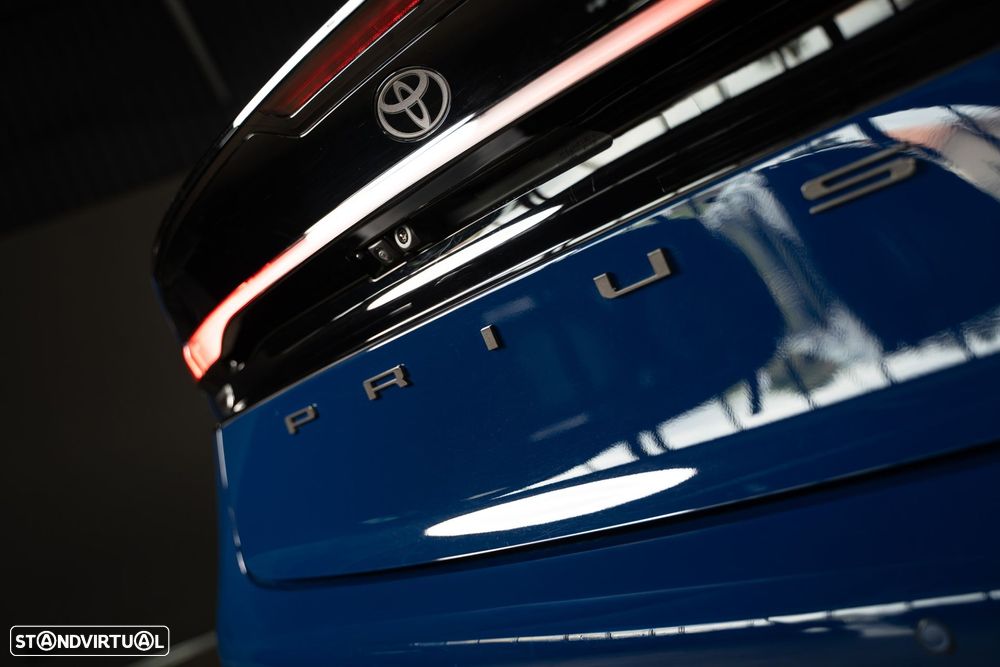 Toyota Prius 2.0 Plug-in Luxury - 9