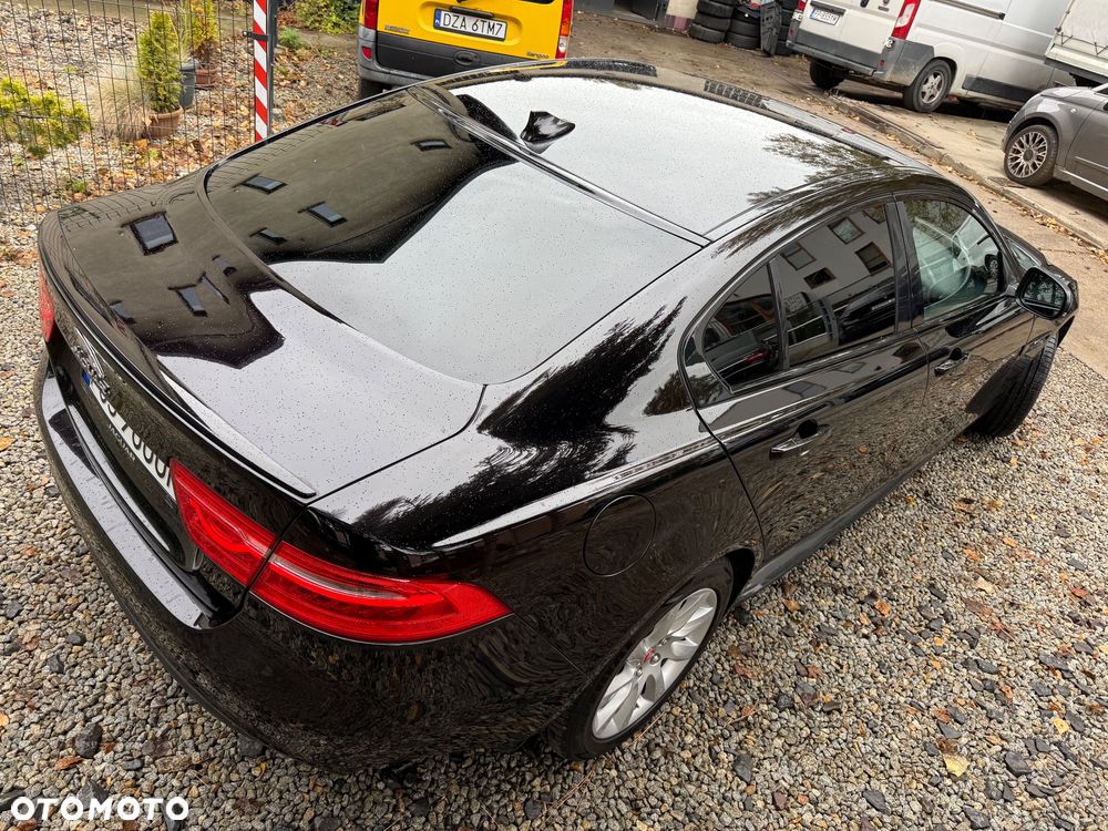 Jaguar XE - 4