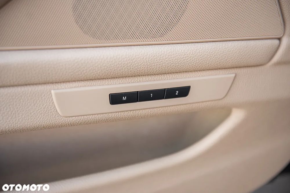 BMW Seria 5 525d Sport-Aut Luxury Line - 12