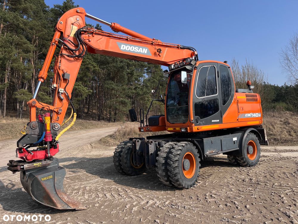 Doosan DX140W