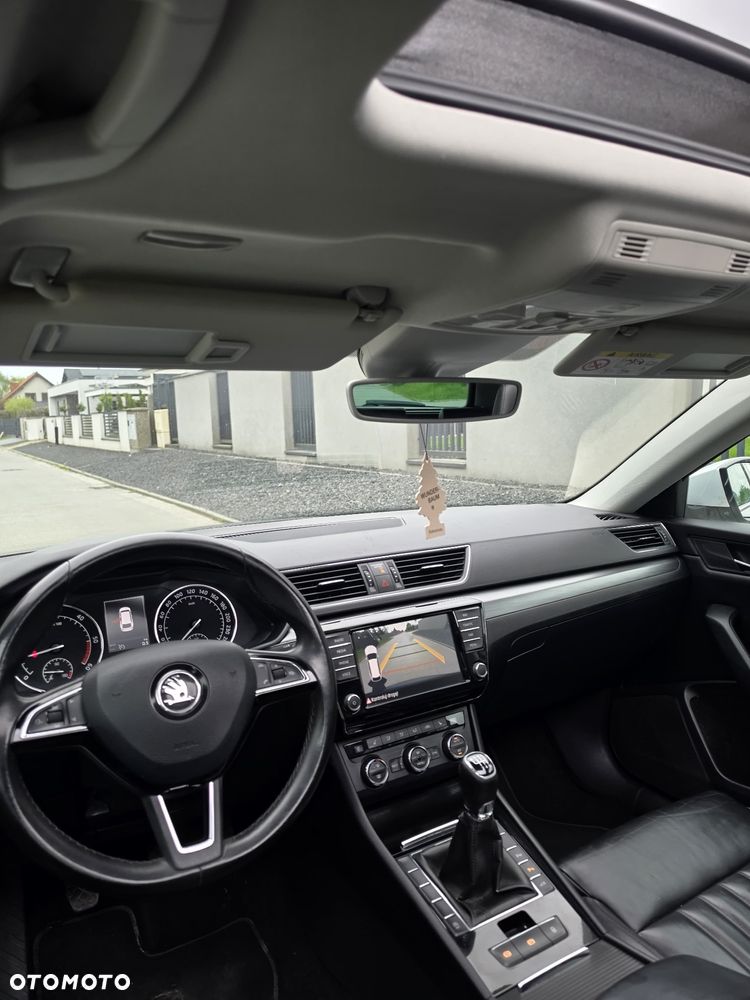 Skoda Superb 2.0 TDI Sportline - 15