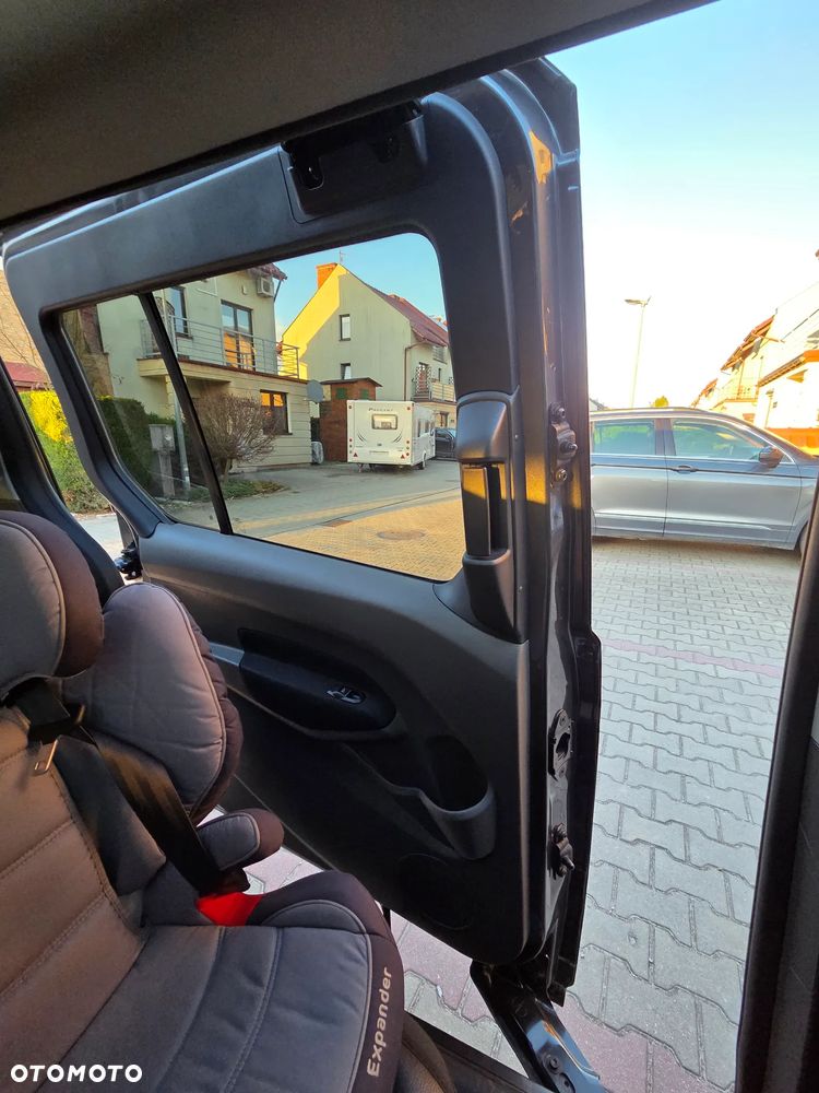 Ford Tourneo Connect Gr 1.5 TDCi Titanium PowerShift - 36