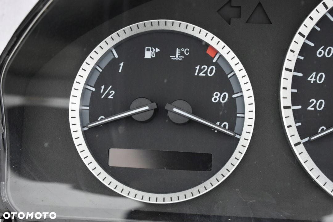 LICZNIK ZEGARY MERCEDES W204 2.2 CDI A2049003402 - 2