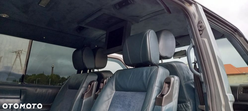 Volkswagen Caravelle - 31