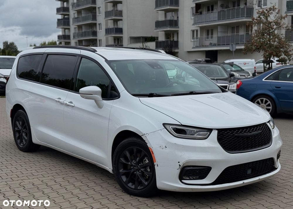 Chrysler Pacifica - 4