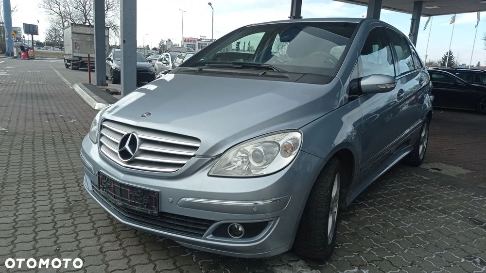 Mercedes-Benz Klasa B 180 CDI Special Edition - 32