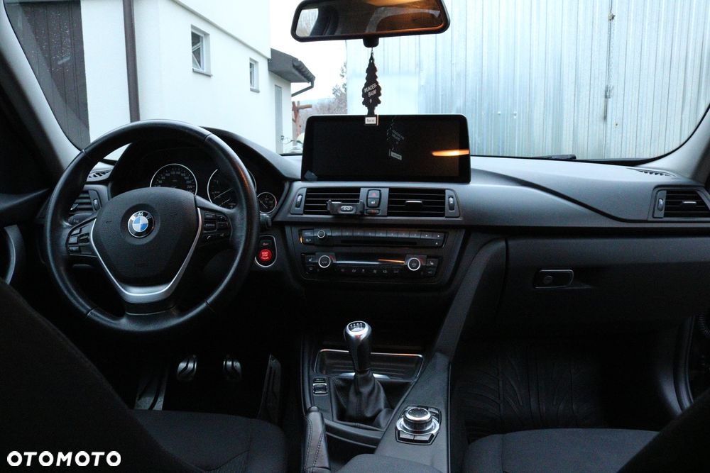 BMW Seria 3 318d - 15