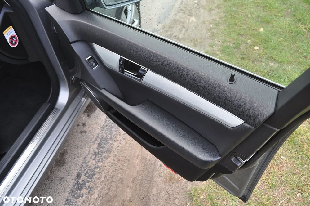 Mercedes-Benz Klasa C 200 T CGI Automatik BlueEFFICIENCY Avantgarde - 21