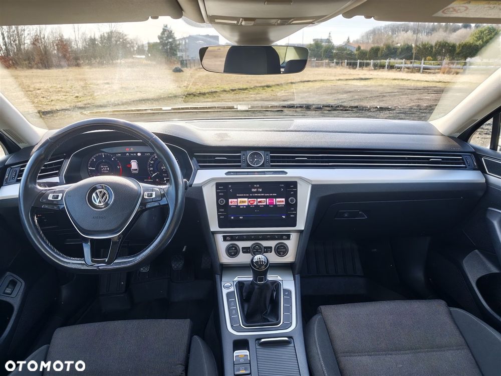 Volkswagen Passat - 20