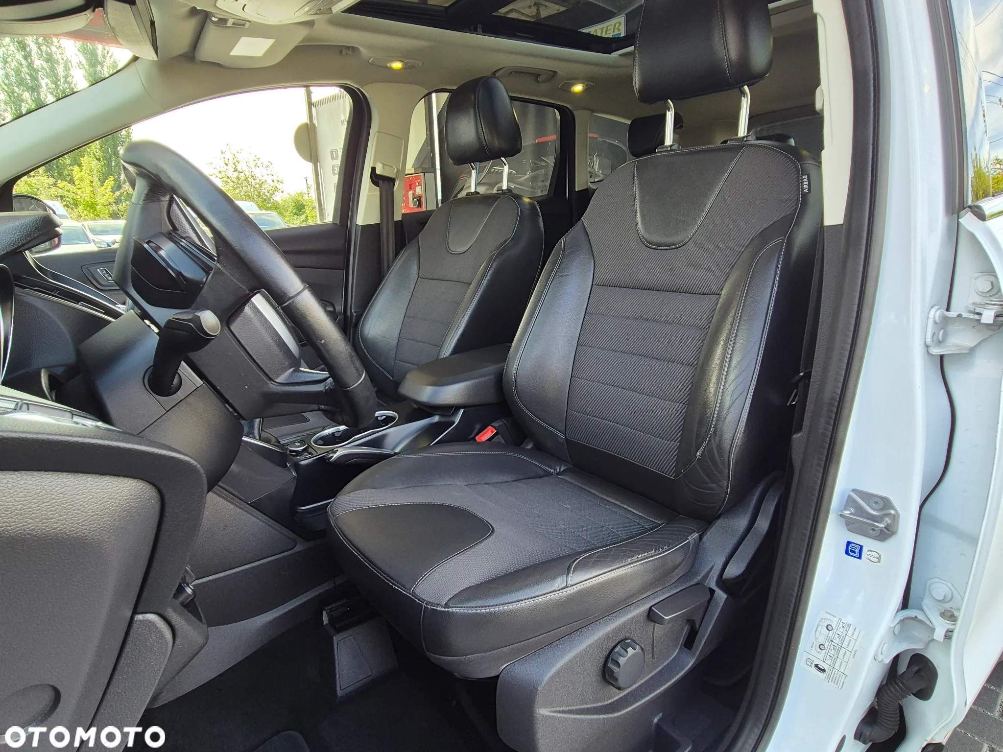 Ford Kuga 2.0 TDCi 2x4 Titanium - 23