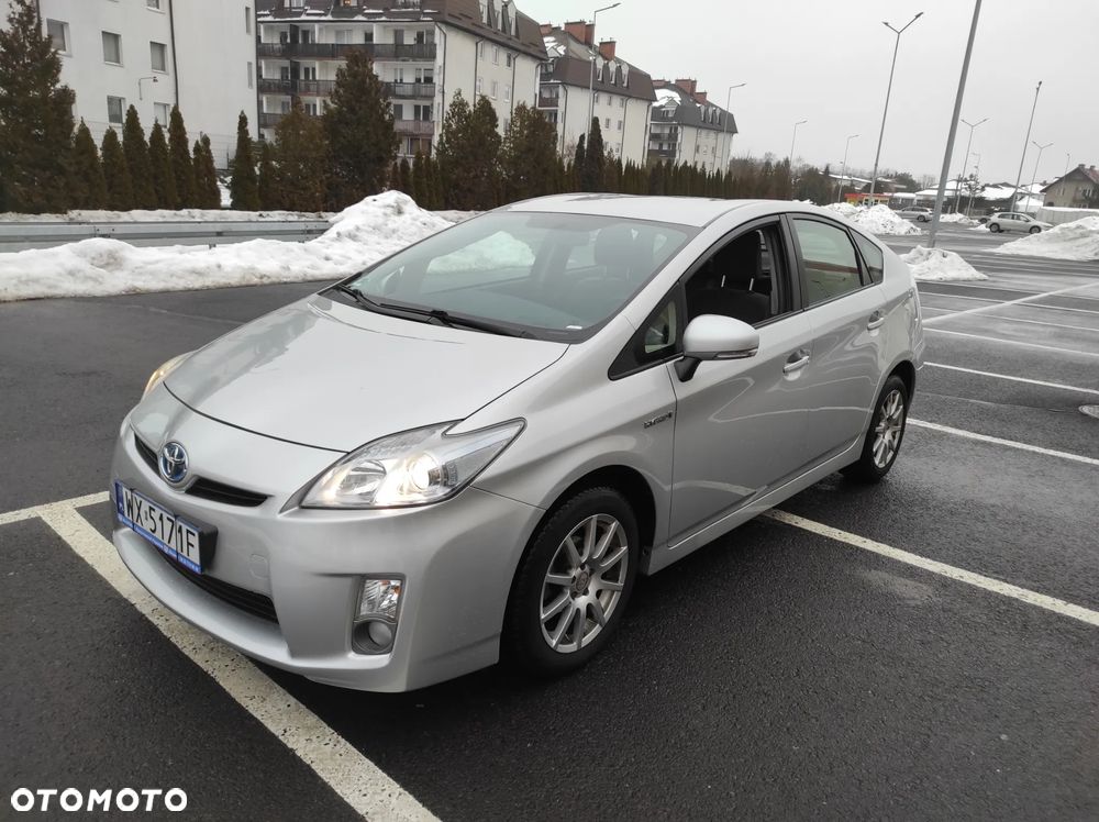 Toyota Prius (Hybrid) Life - 1