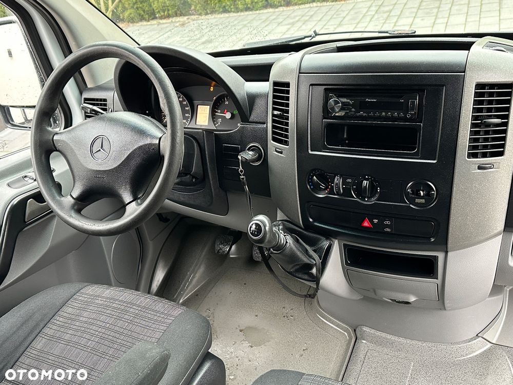 Mercedes-Benz Sprinter - 15