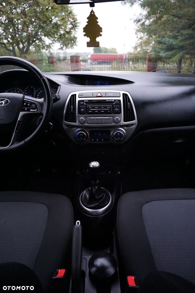 Hyundai i20 1.2 YES Gold - 23