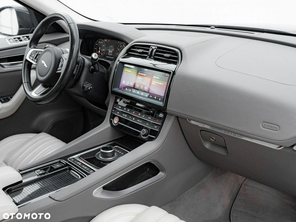 Jaguar F-Pace 2.0 i4P AWD Portfolio - 37