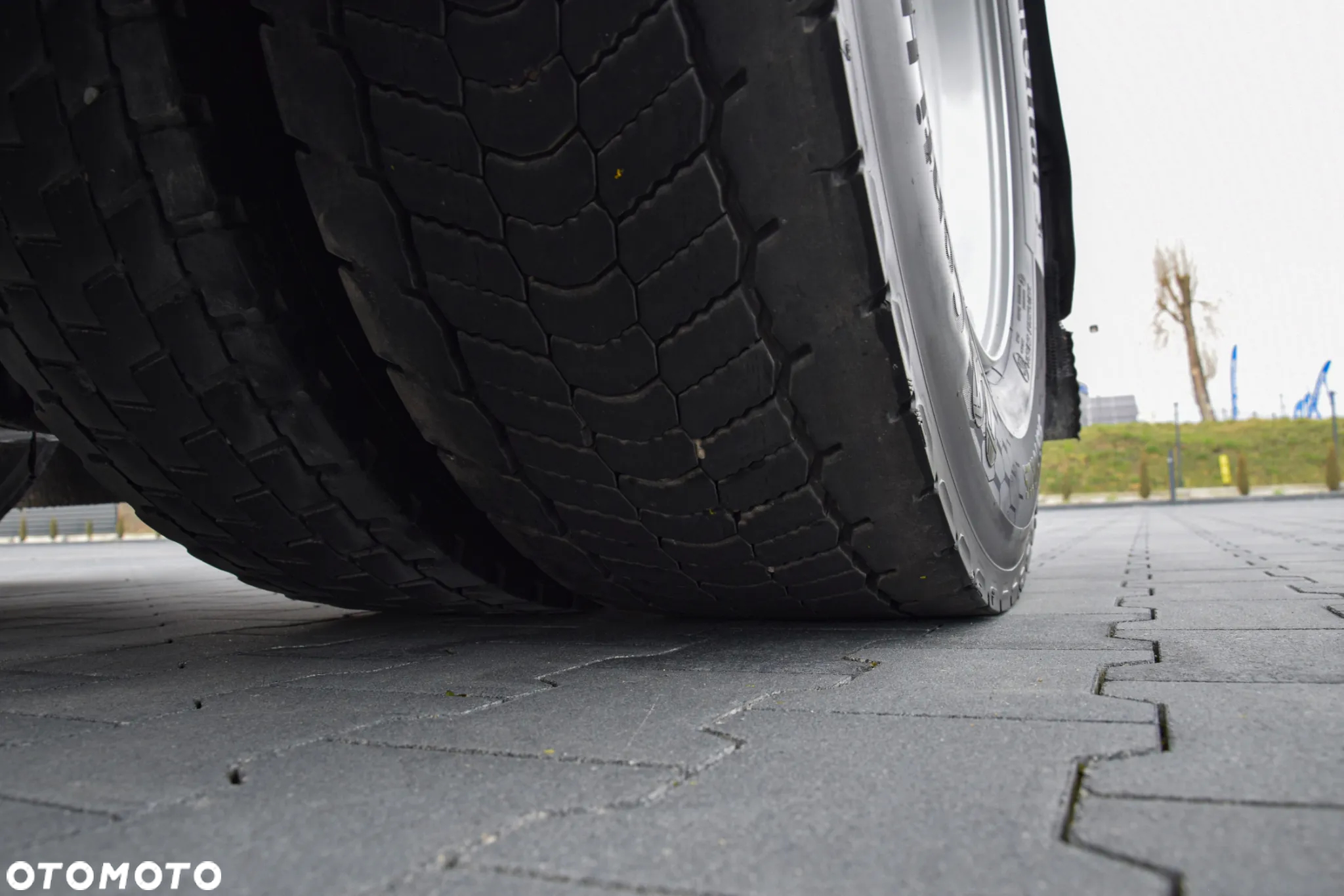 Volvo FH460 / EURO 6 / ACC / LEDY / FULL SPOILERY / SERWISOWANY / SPROWADZONY - 16