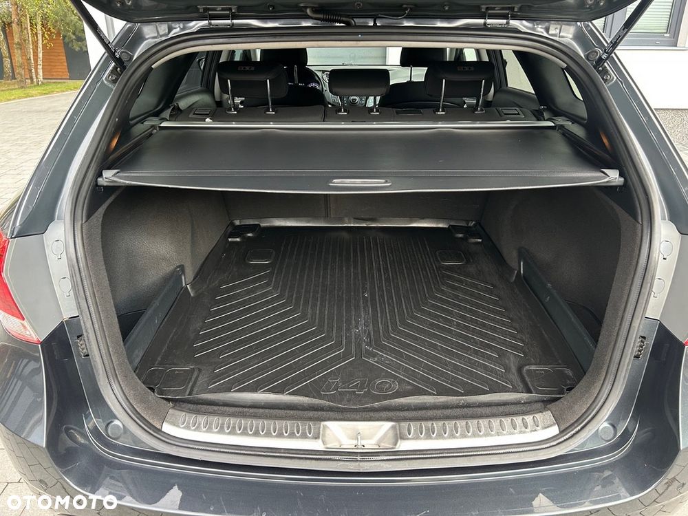 Hyundai i40 Kombi blue 1.6 Family+ - 31