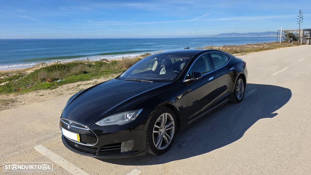 Tesla Model S - 1