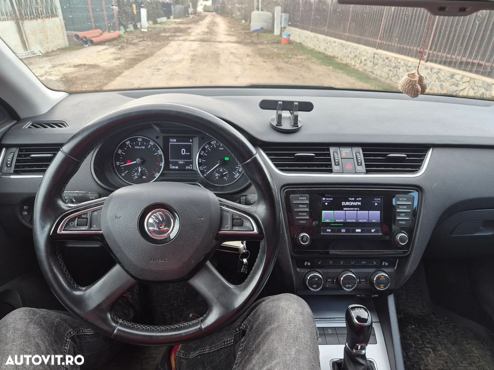 Skoda Octavia 1.4 TSI STYLE DSG - 5