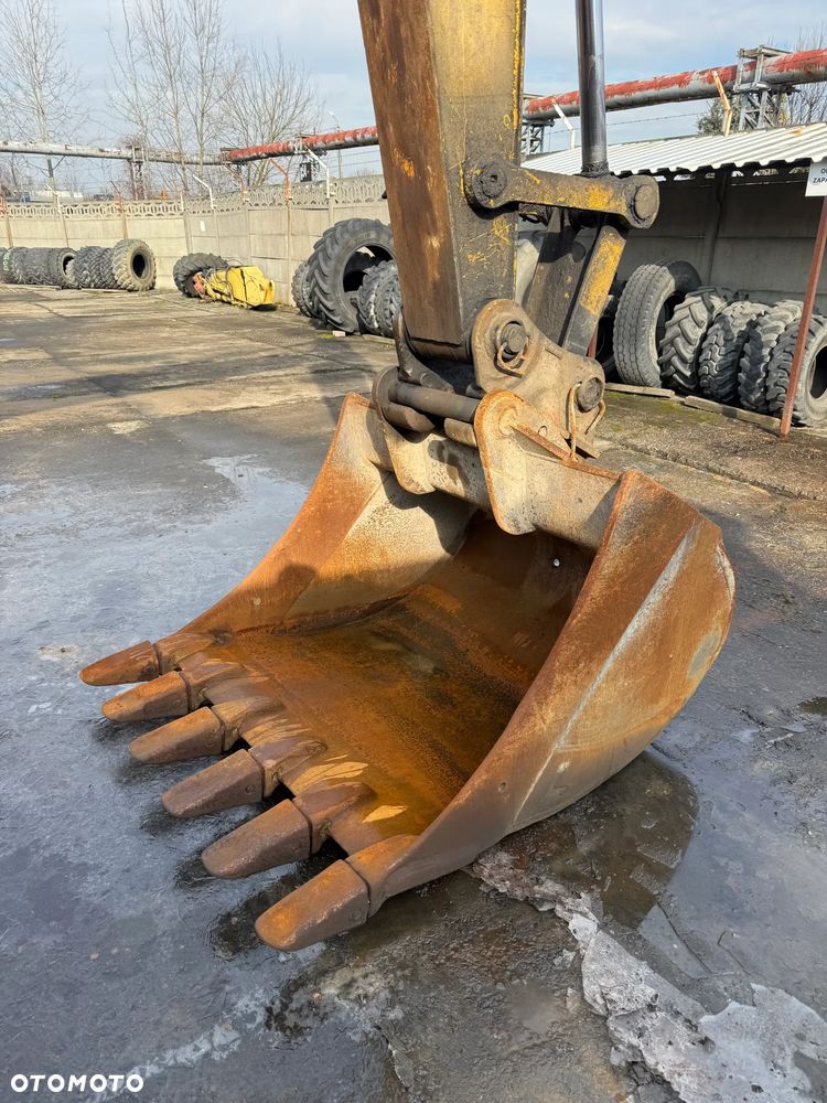 New Holland E215 - 19