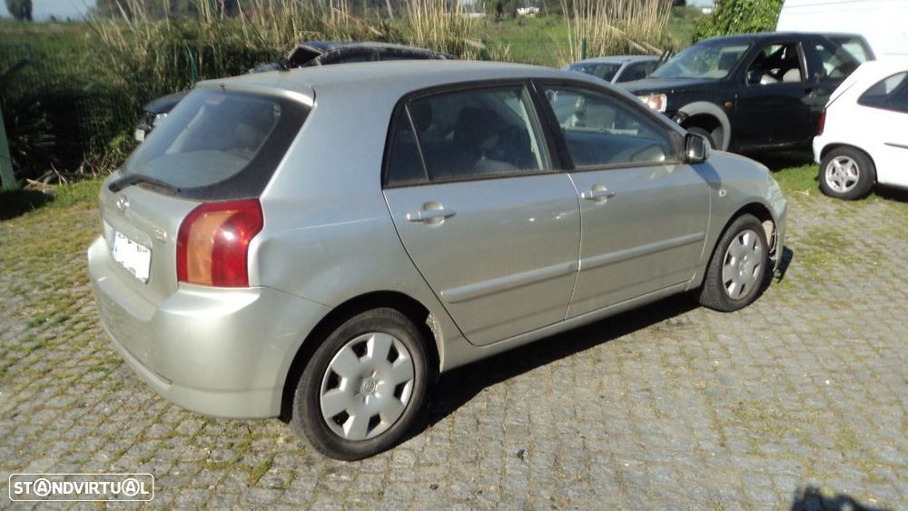 Toyota Corolla 1.4 D-4D 5P 2005 - Para Peças - 2