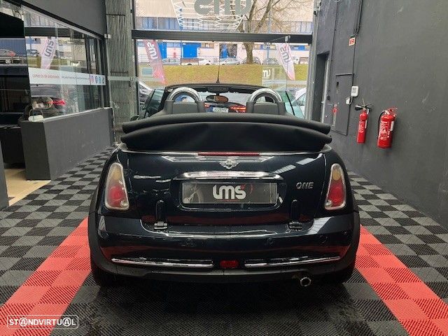 MINI Cabrio One Sidewalk - 11