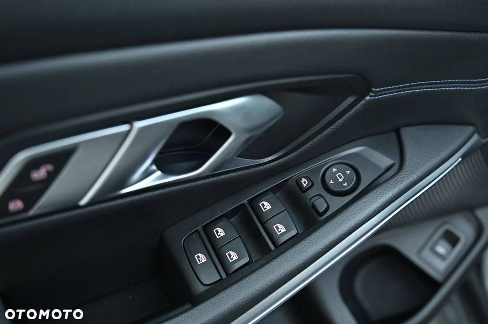 BMW Seria 3 320d Edition M Sport Shadow - 23