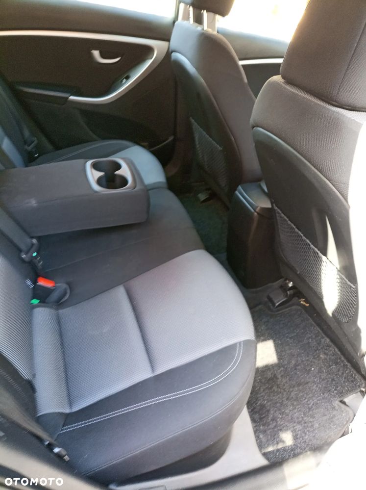 Hyundai i30 1.6 CRDi Classic + - 8