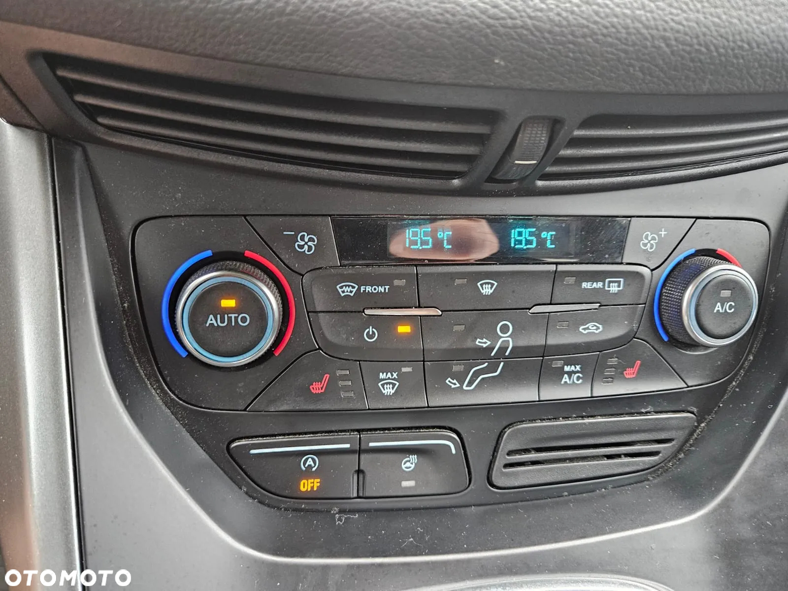 Ford Kuga - 31
