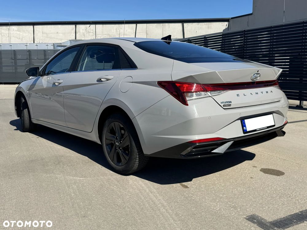 Hyundai Elantra 1.6 Smart CVT - 4