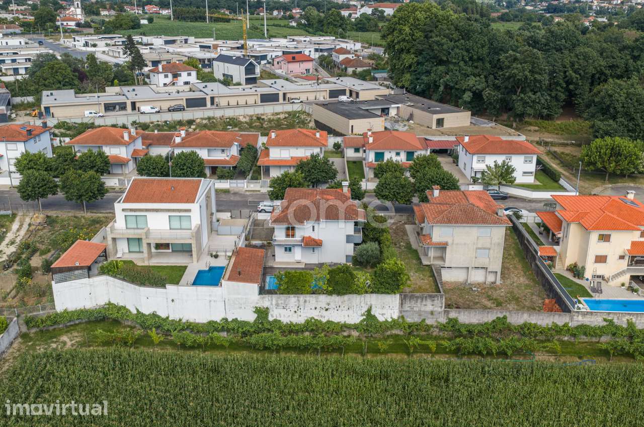 Moradia T3 Suítes e Piscina em Zona Calma próximo ao Rio do Prado! - Grande imagem: 5/48