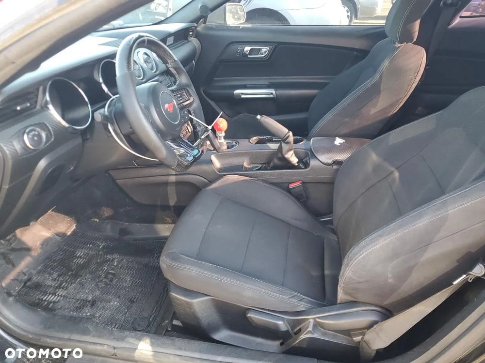 Ford Mustang 3.7 V6 - 8