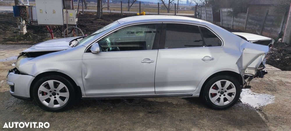 Dezmembrez volkswagen vw JETTA an 2007 cod BMM cutie DSG6 cod KCU LA7W - 8