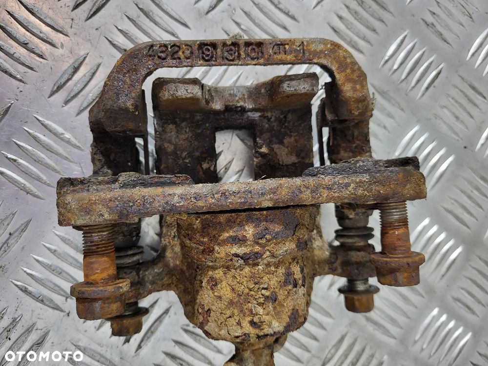 Suzuki Grand Vitara II 1.9 DDIS Zacisk Jarzmo Hamulcowe Tył - 3