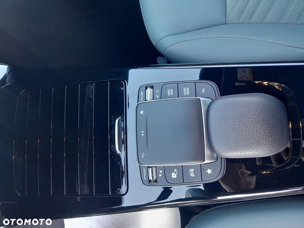 Mercedes-Benz CLA 180 Progressive 7G-DCT - 12