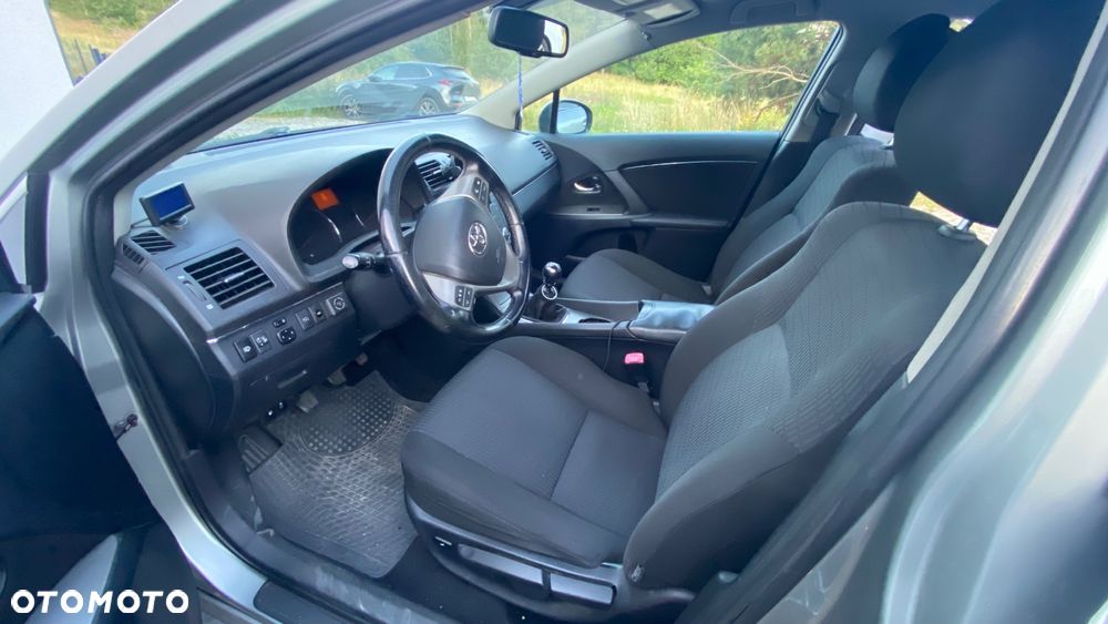 Toyota Avensis - 8